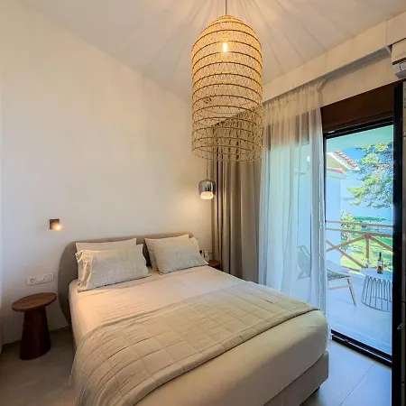 Theleria Luxury Living - Beachfront *