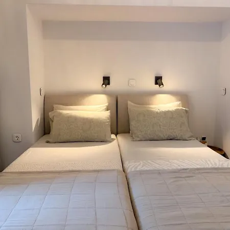 Theleria Luxury Living - Beachfront Semesterbostad *