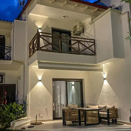 Theleria Luxury Living - Beachfront Semesterbostad