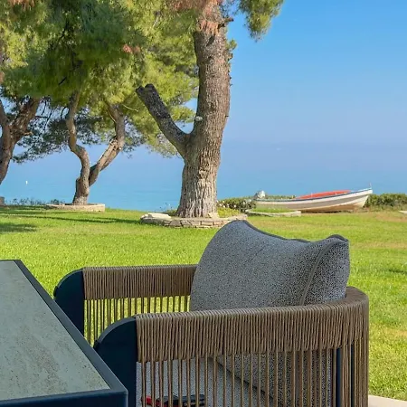 Theleria Luxury Living - Beachfront *