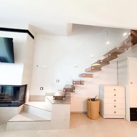 Theleria Luxury Living - Beachfront Semesterbostad
